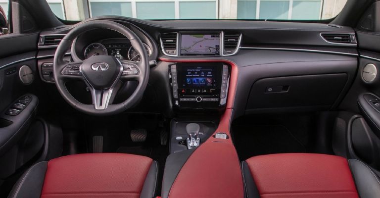 Motor e interior de la Infiniti QX55 2023