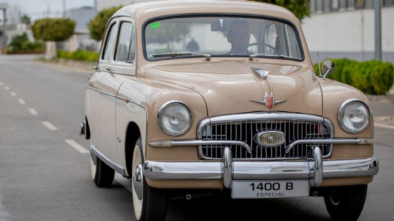 Cuál fue el primer auto de SEAT