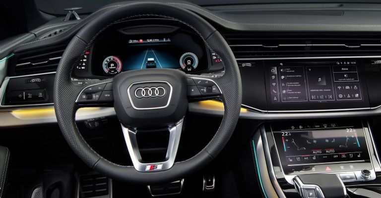 Motor e interior de la Audi Q8 2024