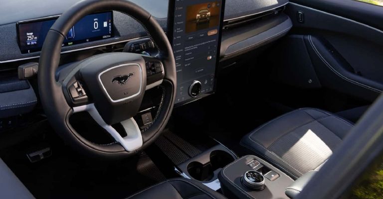 Motor e interior de la Ford Mustang Mach-E Rally