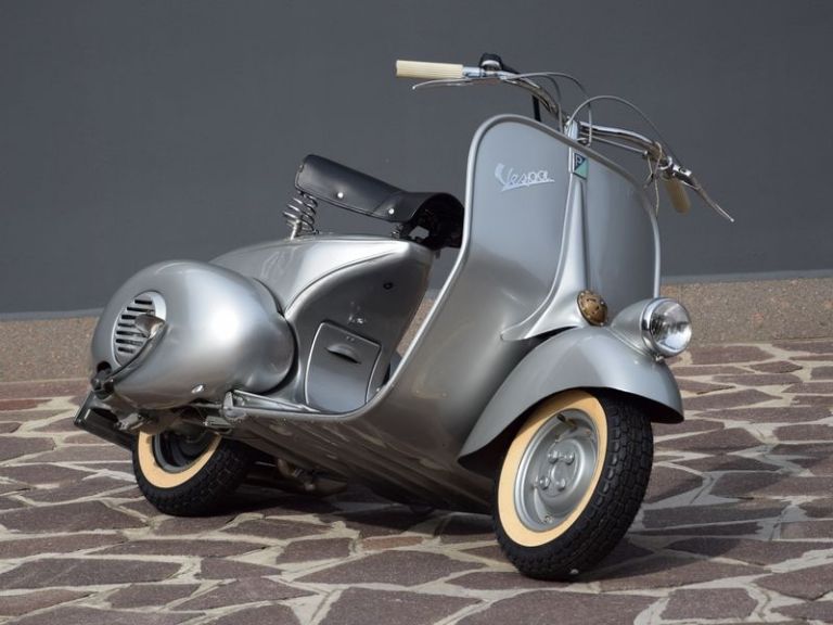 Cuál fue el primer scooter Vespa