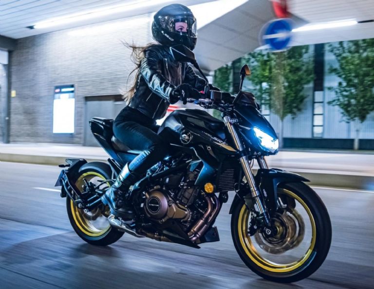 QJ Motor SRK 400 Características de esta moto china y callejera