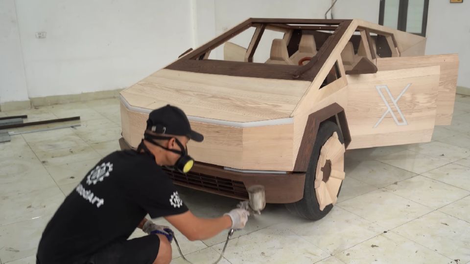 Se creó uno de madera y puede ser el regalo perfecto para Elon Musk.