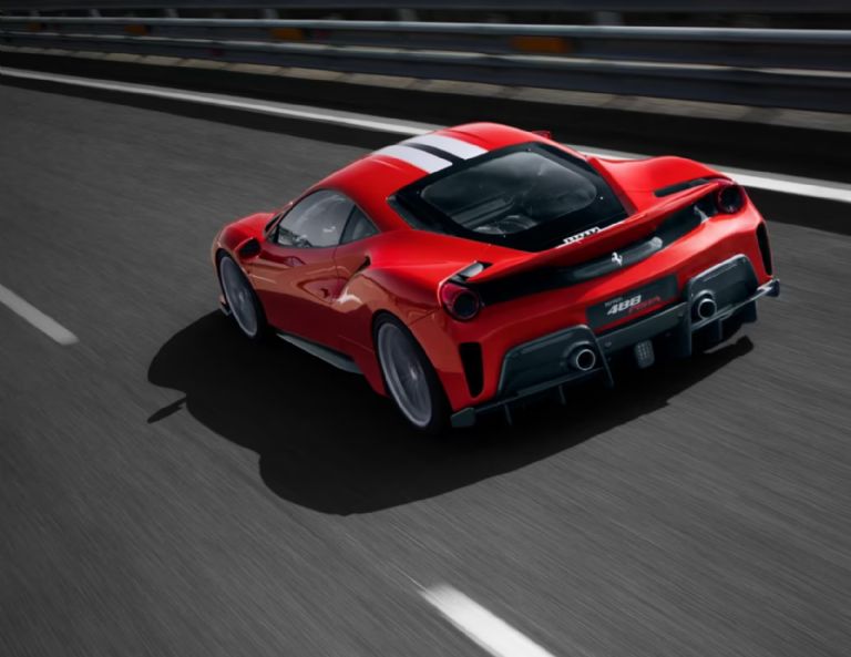 Este es el automóvil deportivo de Christian Nodal