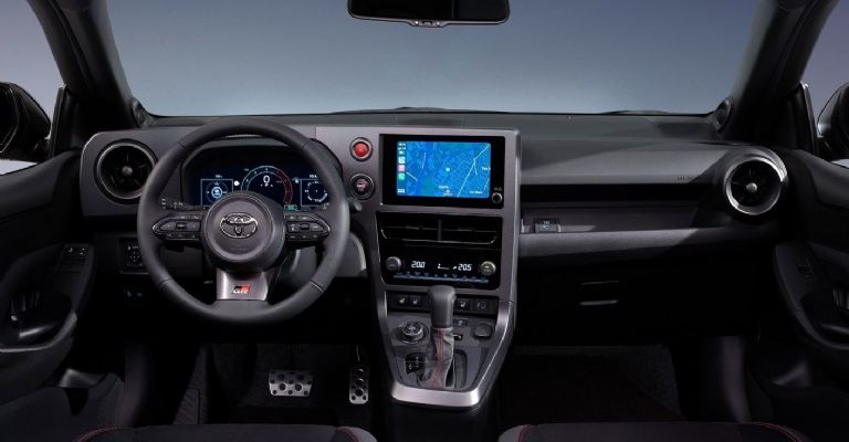 Motor e interior del Toyota GR Yaris 2024