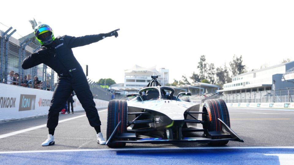 Usain Bolt quedó rendido ante el poder del auto de Formula E.