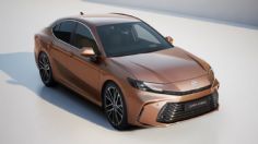 Toyota Camry 2024, el sedán híbrido llega a Europa y así se ve