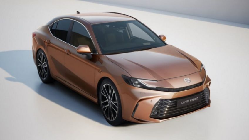 Toyota Camry 2024, el sedán híbrido llega a Europa y así se ve