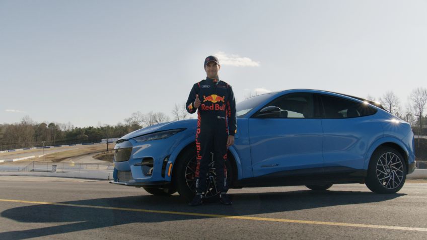 El CEO de Ford quiere asociarse con Checo Pérez, ¿el mexicano seguirá en Red Bull para 2026?