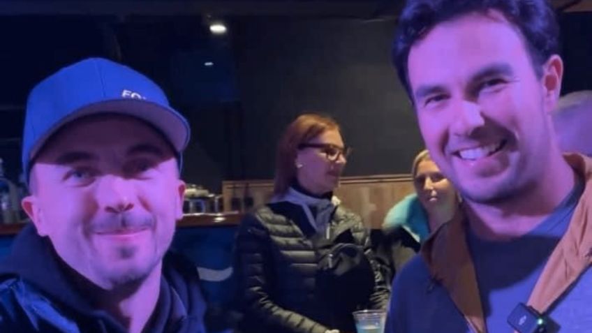 “Checo el de en medio”: El piloto mexicano se encuentra con el actor y corredor Frankie Muniz