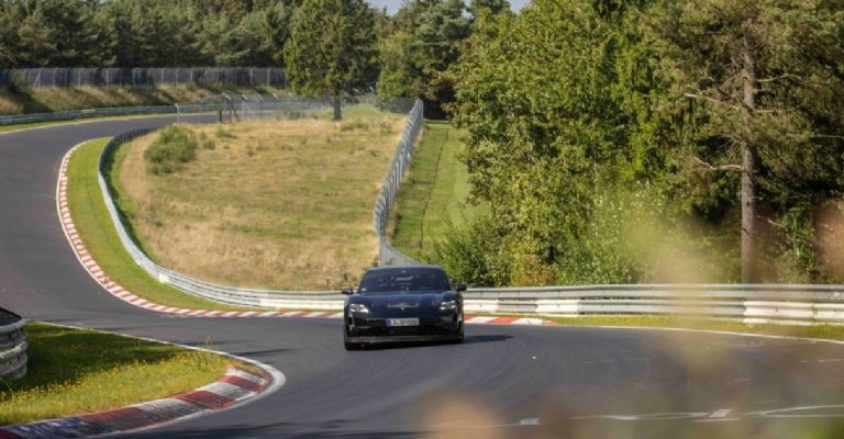 Porsche Taycan en el Nürburgring