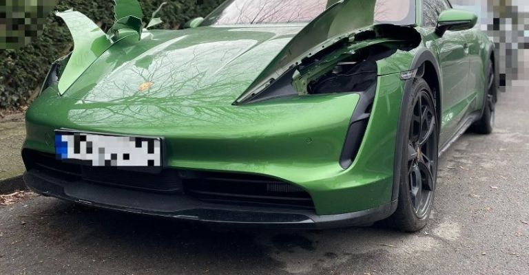 Porsche Taycan destrozado