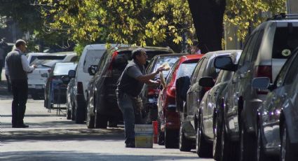 Las ganancias de un 'viene viene' en México: ¿Los franeleros se la matan a los médicos? Esto sabemos