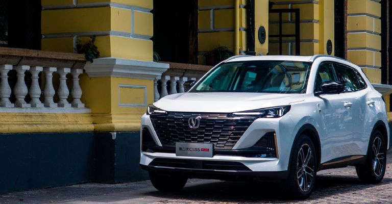 Diseño y características de la CS55 Plus Turbo