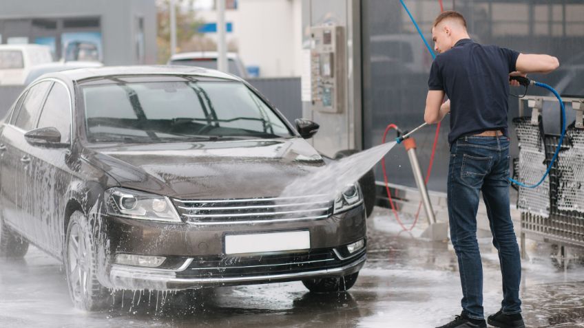 ¡Es tiempo de ahorrar! ¿Qué pasa si lavo mi carro en la calle? Multas 2024 en CDMX
