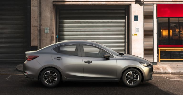 Mazda 2 Sedán 2024