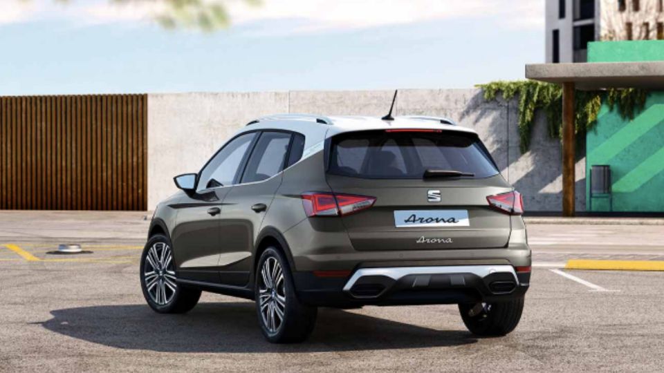 La SEAT Arona 2024 es una camioneta compacta y económica.