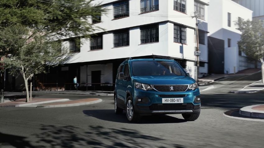 ¿Qué tan buena sale la camioneta familiar Peugeot Rifter 2023?