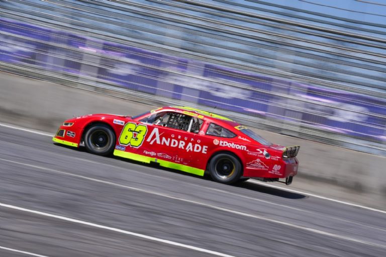 Marco Marín fue de menos a mas en la NASCAR Challenge