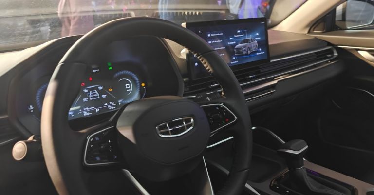 Interior Geely Emgrand 2025
