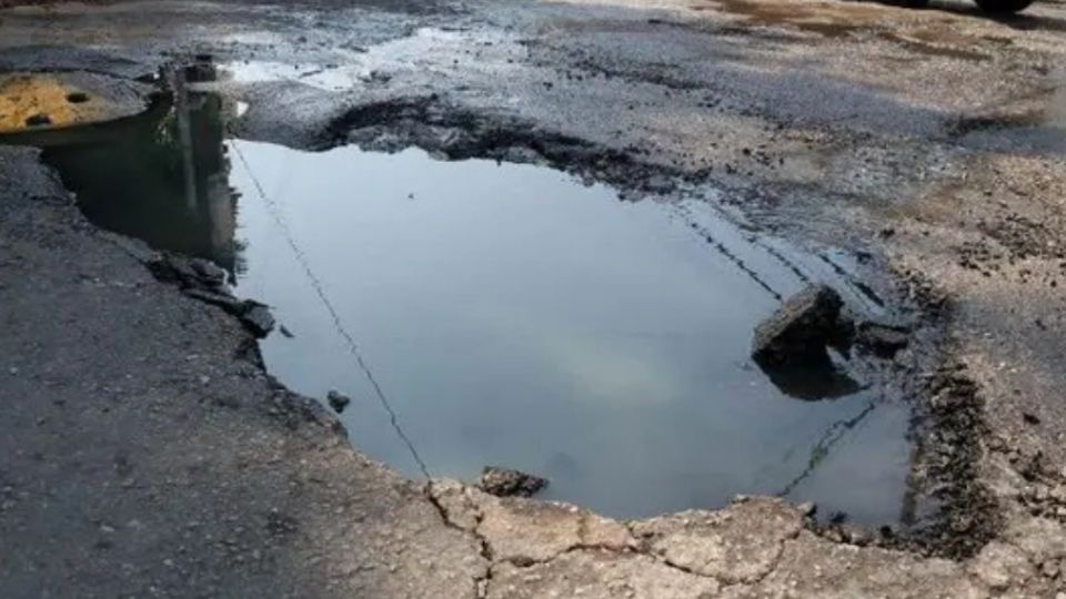 En la CDMX la gran cantidad de baches han causado importantes daños en los vehículos.