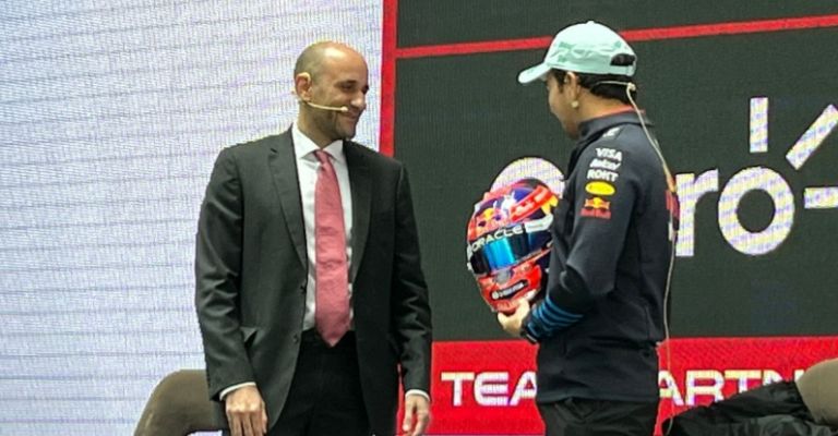 Casco de Checo Pérez