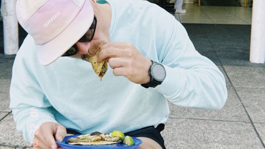 Valtteri Bottas come tacos en "El Califa de León", taquería mexicana con una estrella Michelin