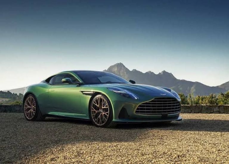 Aston Martin DB12 El vehículo súper turismo de Ilia Topuria