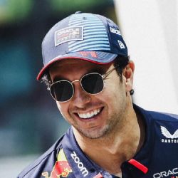 Checo Pérez, el piloto mexicano desea felices fechas a sus fanáticos