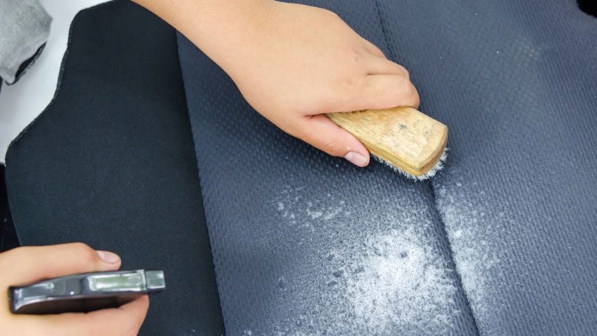 ¿Qué es bueno para limpiar el tapizado del auto? Truco casero fácil y económico