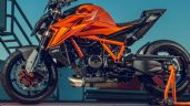 Foto ilustrativa de la nota titulada ¿Cuánto corre la KTM 1390 Super Duke R Evo 2024? Es una motocicleta BEAST, pura y evolucionada