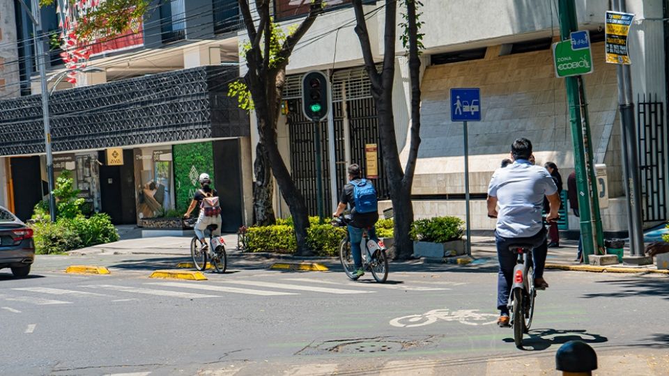 ¿De cuánto dinero es la multa a los motociclista por invadir estos carriles?