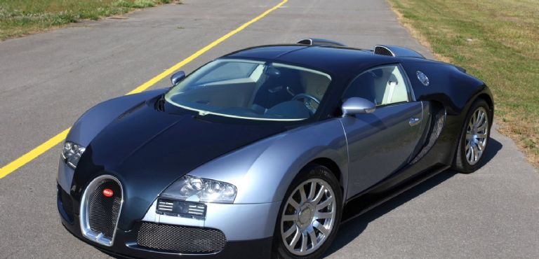 Estos fueron algunos autos de lujo de Iniesta