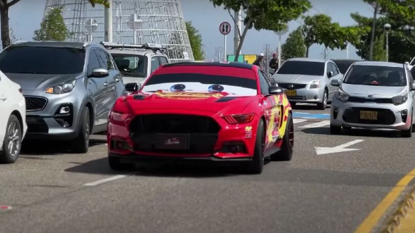 Así es el Rayo McQueen que hace felices a las niñas y los niños de Colombia