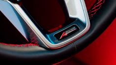 Sedán premium con grandes capacidades motoras que puede ser tuyo por menos de 860,000 pesos