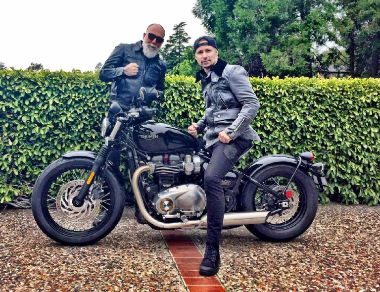 Mike Dirnt de Green Day y su gusto por las motos Triumph