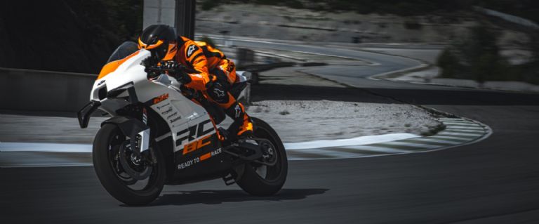 Cuánto corre la motocicleta KTM RC 8C 2024
