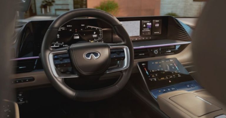 Interior de la QX80 2025