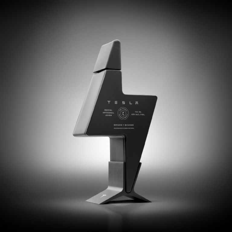Mezcal Tesla es artesanal y molido en Oaxaca