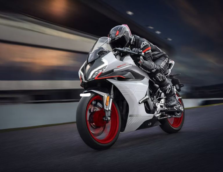 Por qué vale la pena comprar CFMoto 450SR modelo 2025