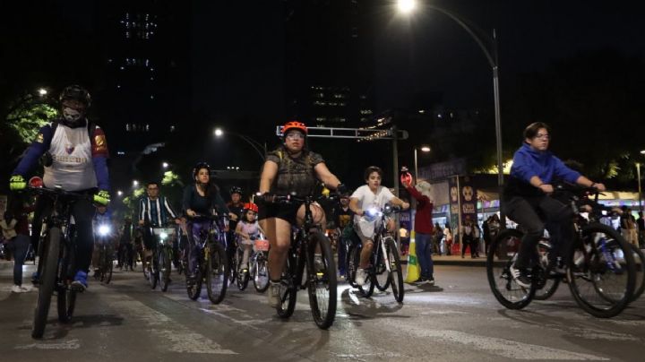 ¡Con suéter y gorro navideño! El sábado 28 de diciembre es el último Paseo Nocturno de Muévete en Bici 2024