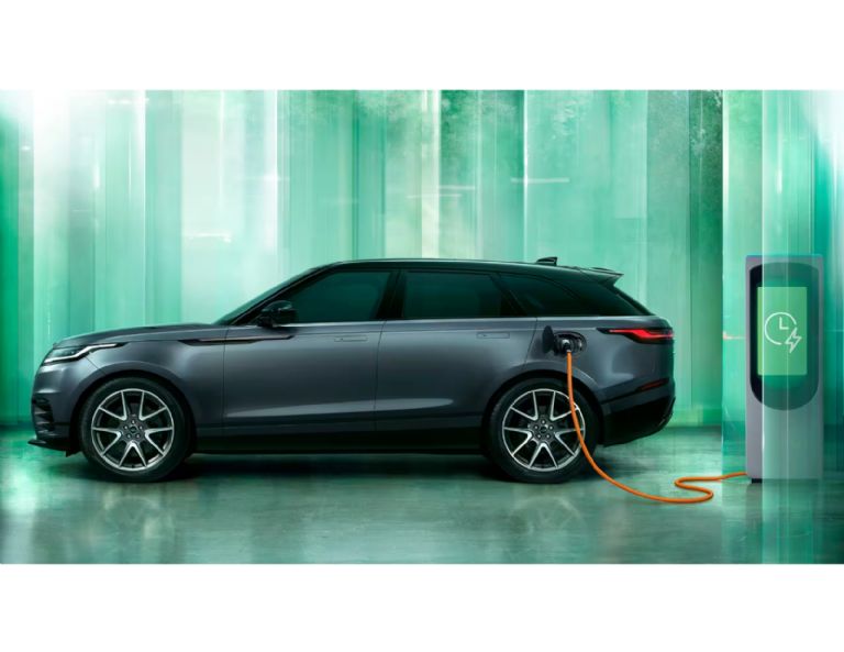 Adrián Marcelo y su camioneta de lujo Range Rover