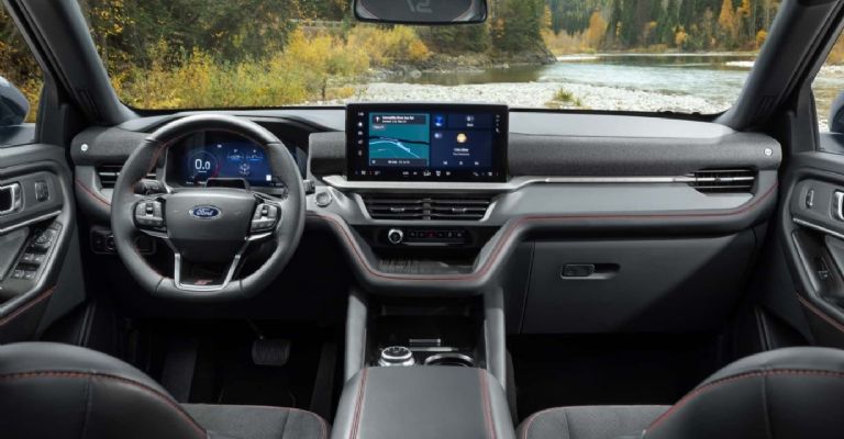 Motor e interior de la Ford Explorer 2025