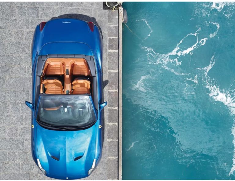 Carlos Vela Ferrari California, uno de los autos más lujosos del futbolista