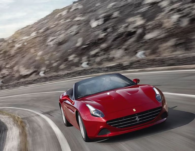 Precio del Ferrari California como el de Carlos Vela