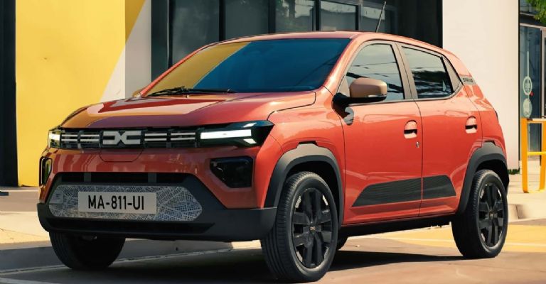 Motor e interior del Dacia Spring EV 2024