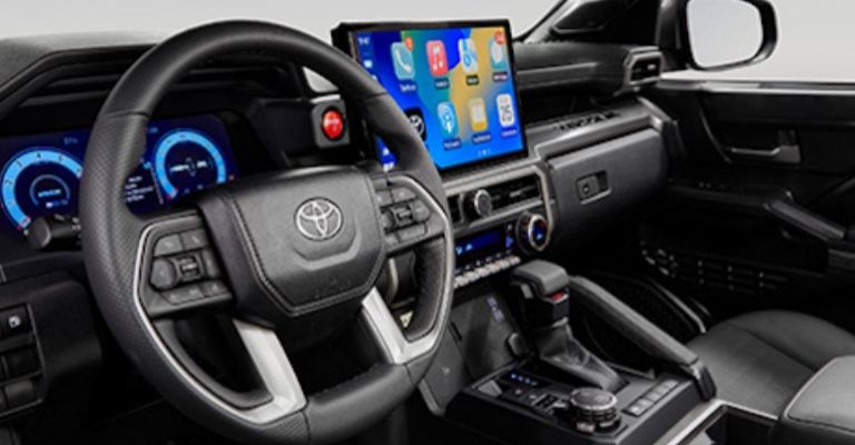 Motor e interior de la Toyota Tacoma 2024