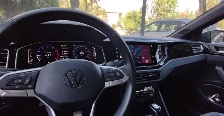 Motor e interior de la Volkswagen Nivus 2024