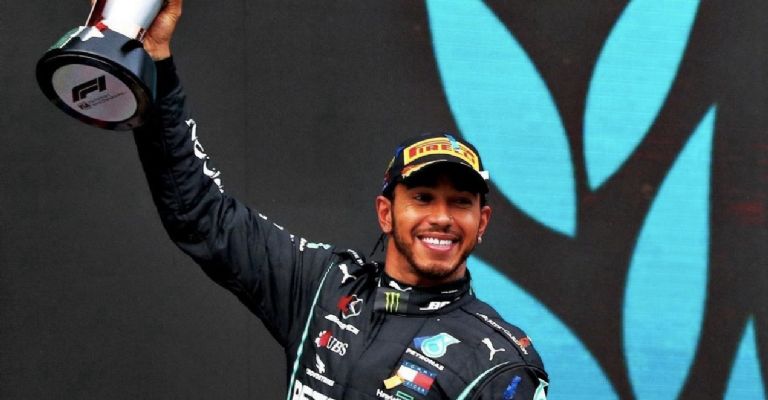 Lewis Hamilton deja Mercedes en 2025.