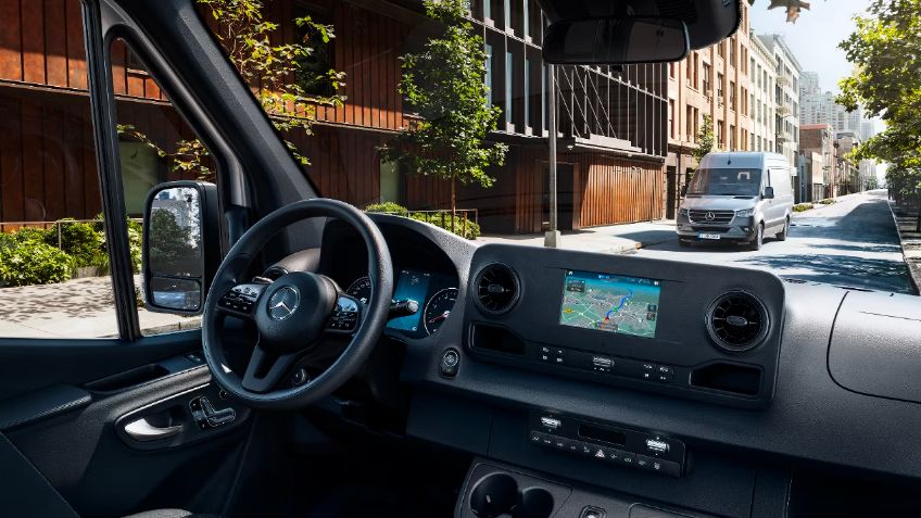 No es asiática, pero es una van alemana 2024 lista para el trabajo con pasajeros